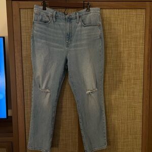 Light Wash Distressed Jean “High-Rise Slim Crop Boyjean” - Madewell size 31
